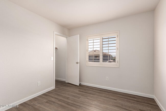 Building Photo - 11529 W Paradise Dr