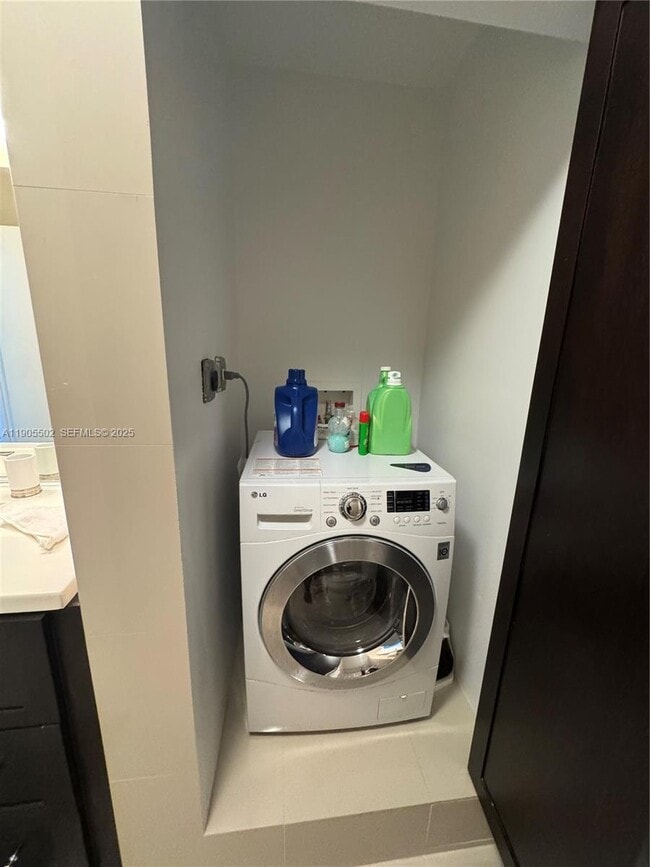 Building Photo - 4925 Collins Ave