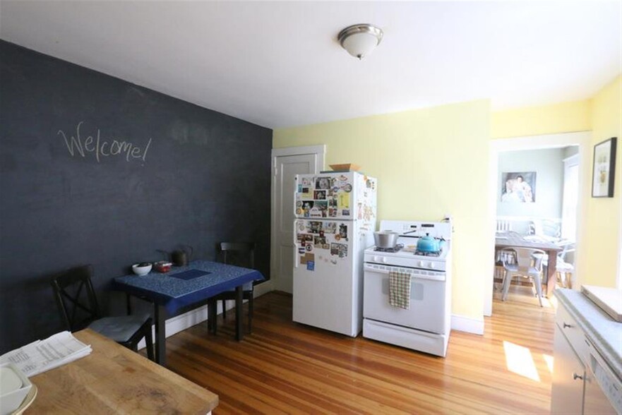 Building Photo - 56 Standish St