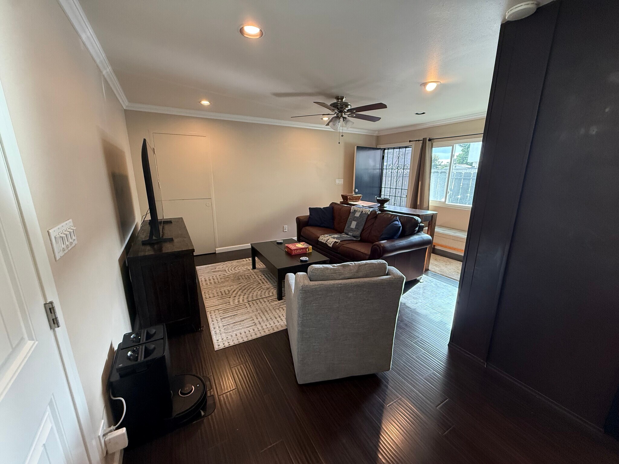 Building Photo - 6927 Amherst St