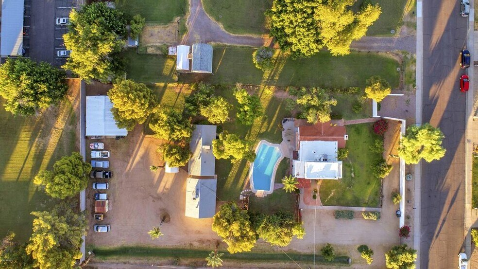 Top-Down - 712 W Manhatton Dr