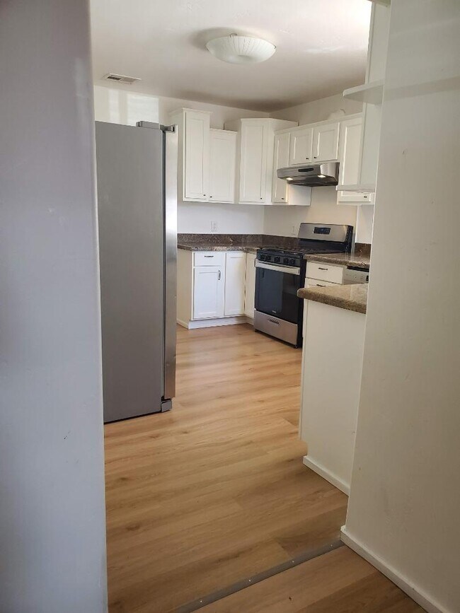 Building Photo - 1520 W Encanto Blvd