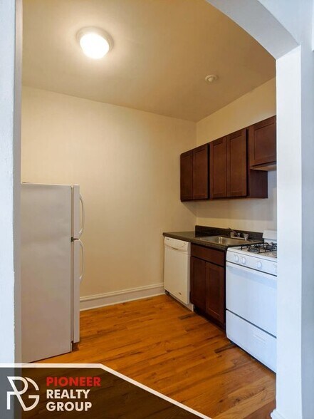 Building Photo - 4851 N Damen Ave