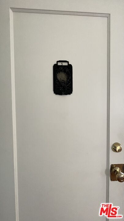 Building Photo - 444 N Sycamore Ave