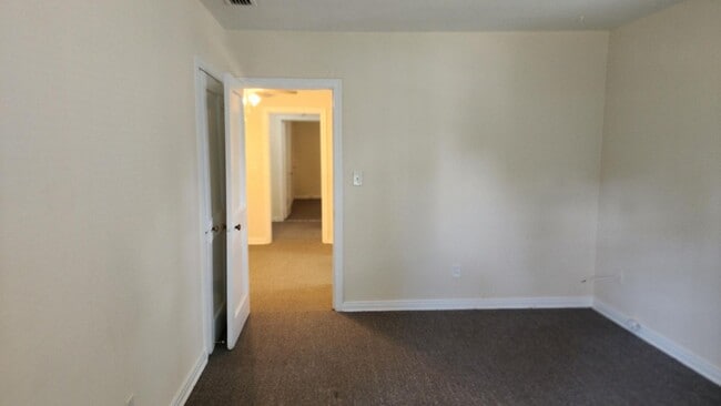 Building Photo - 2849 Herschel St