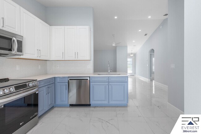 Building Photo - 10 Llovera Pl
