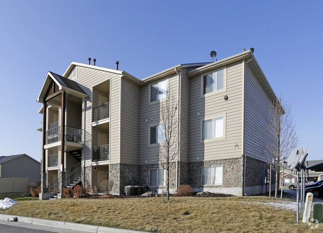 Building Photo - The Georgian at Colonial Springs