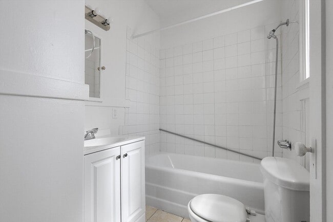 Building Photo - 2138 Clinton Ave #A - 1 bedroom | 1 bath