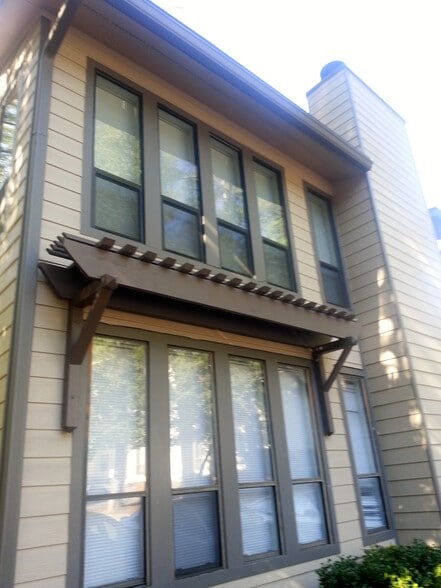 Primary Photo - 9400 Roberts Dr