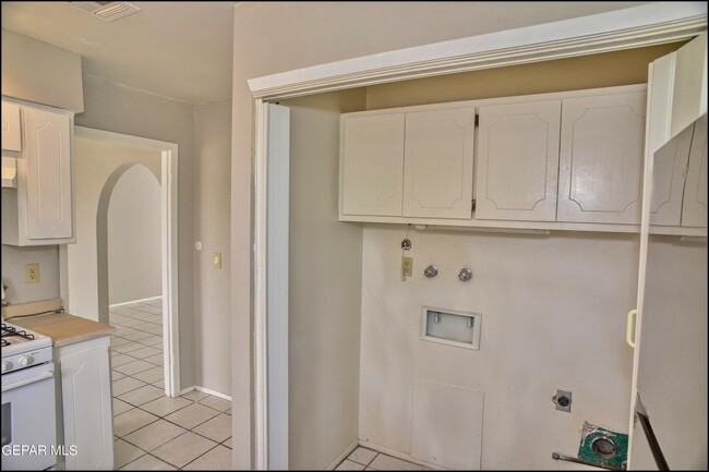 Building Photo - 10415 Ashwood Dr