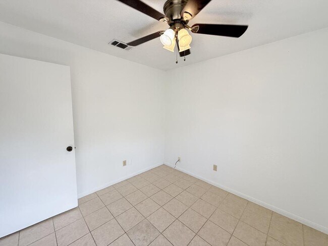Building Photo - 206 Jason Dr