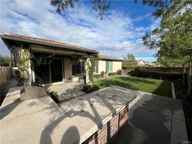 Building Photo - Welcome to this exceptional single-story 4-bedroom, 4-bathroom home!