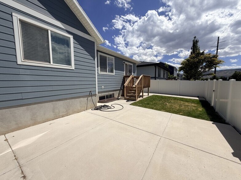 Building Photo - 15108 Honor Dr