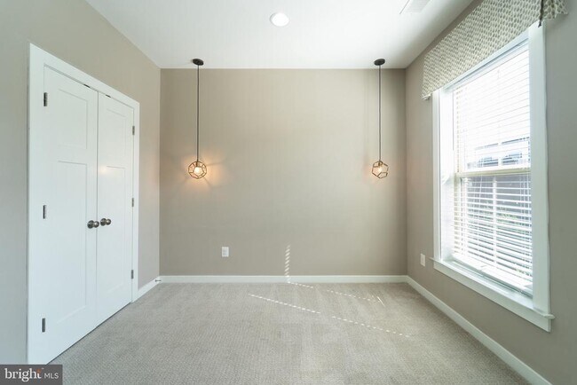 Building Photo - 10225 Hilltop Ascent Dr