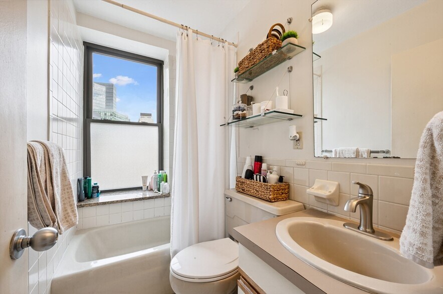 Building Photo - 44 Grove St