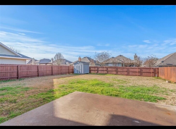 Building Photo - 1600 Kingsgate Dr