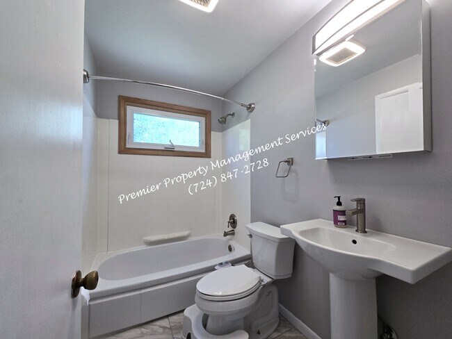 Building Photo - 639 Cohasset Dr