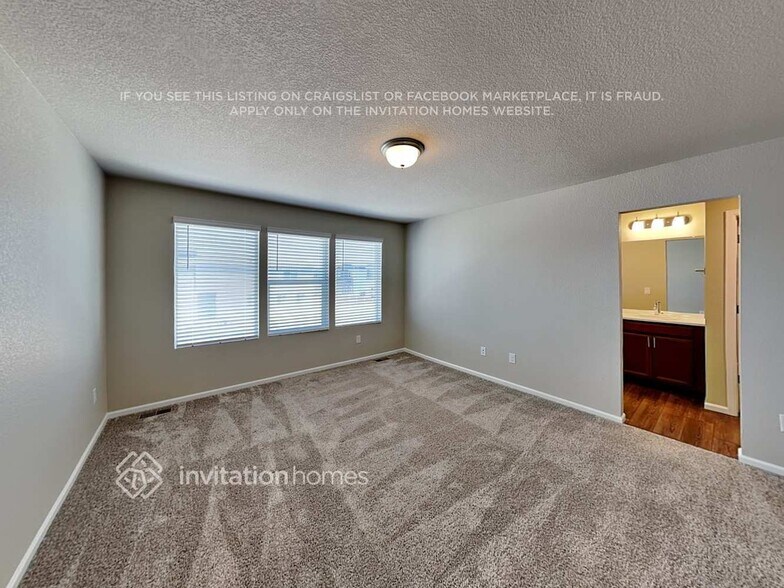 Building Photo - 11431 Sanderling St