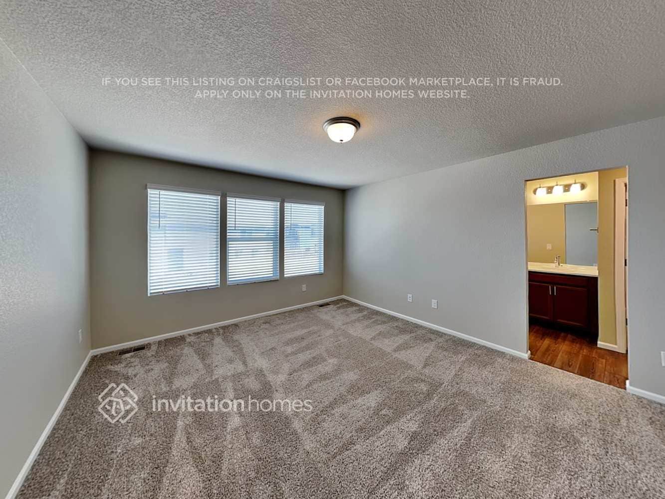 Building Photo - 11207 House Finch Ln