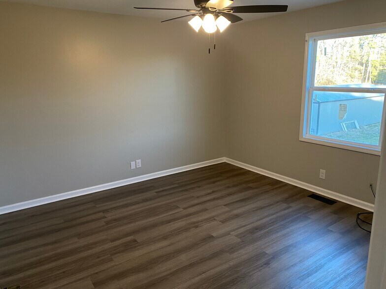 Building Photo - 3400 Maxon Rd