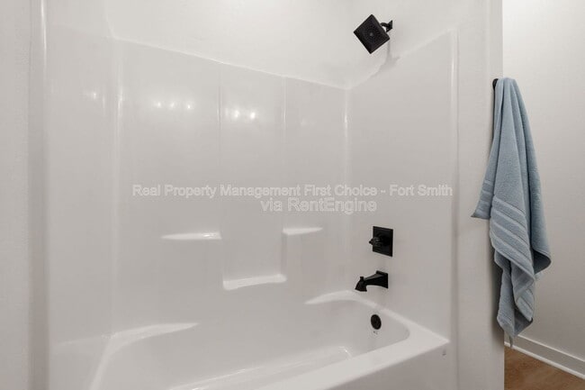 Building Photo - 8800 Cantera Dr