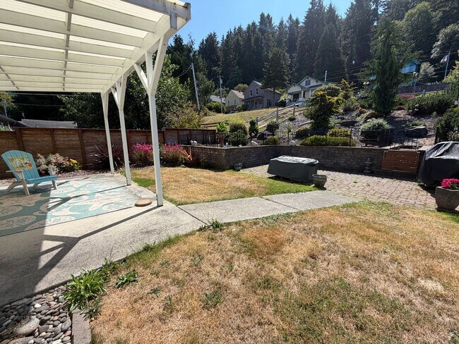 Building Photo - 3521 Harrison Dr