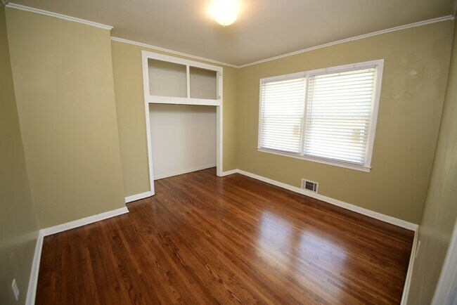 Building Photo - 477 S Norwood Ave