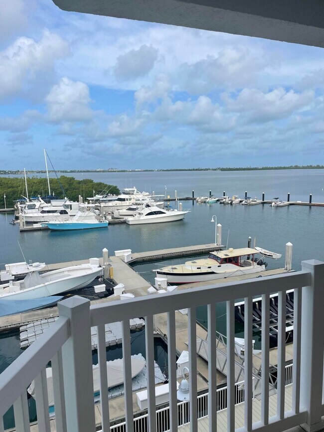 Building Photo - 5605 College Rd