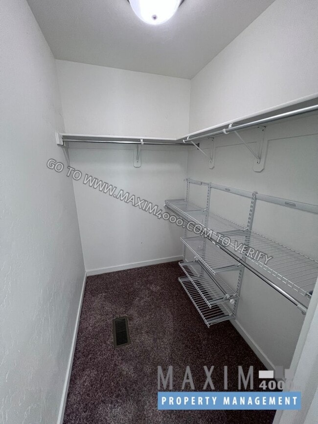 Building Photo - 389 White River Dr