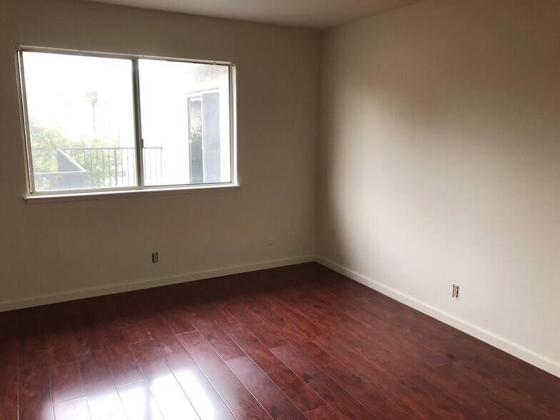 Building Photo - 872 Gallatin Dr