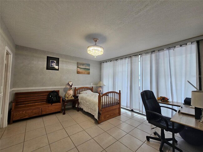Building Photo - 7100 Sunshine Skyway Ln S