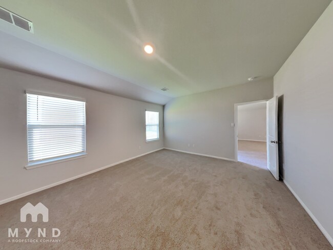 Building Photo - 5901 Piedrosa Ct