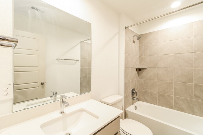 Building Photo - 214 Serena Pk Ln