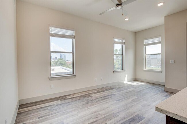 Building Photo - 2712 Wingate St