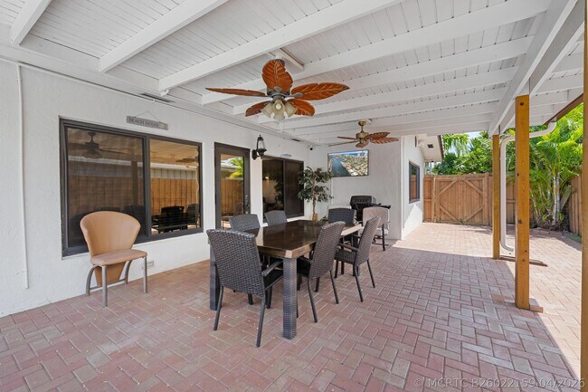Building Photo - 3211 Seaward Dr