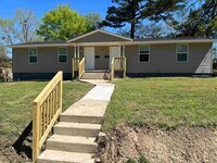 Building Photo - 8a Hiland Pl