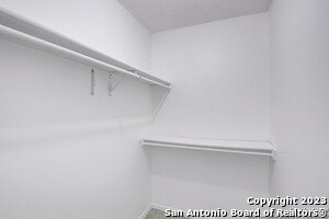 Building Photo - 5531 Ivanhoe St