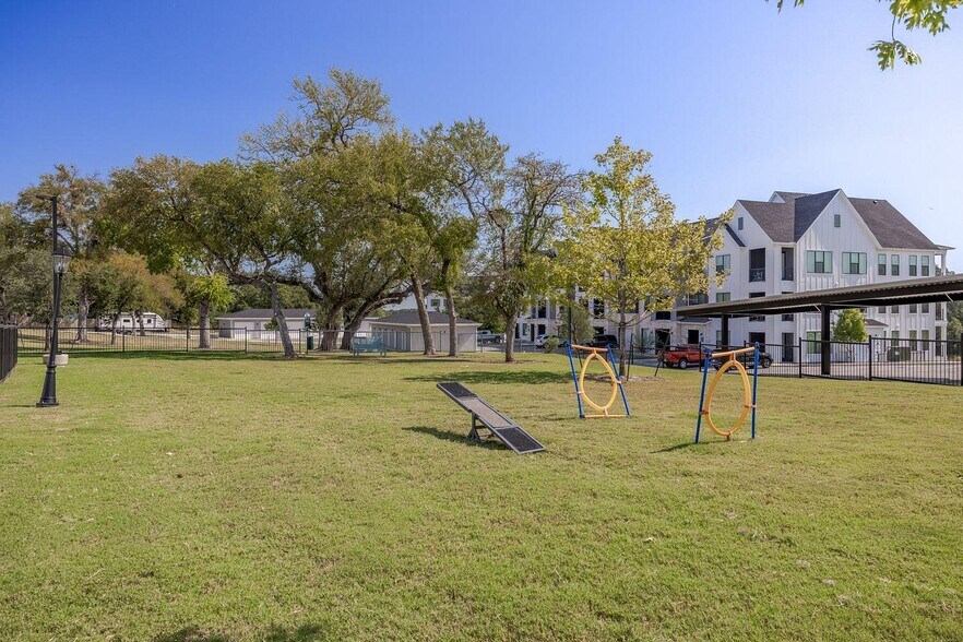 Building Photo - 210 Nottingham Ln