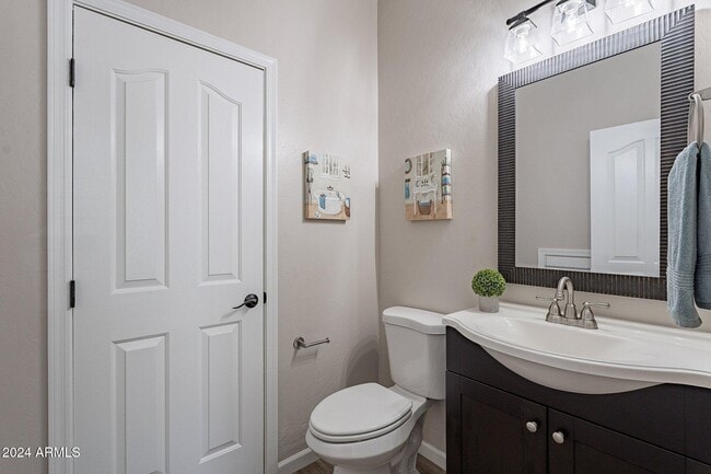 Building Photo - 445 W Mountain Sage Dr