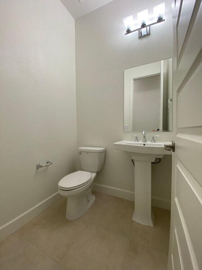 Building Photo - 4989 Gold Rush Dr