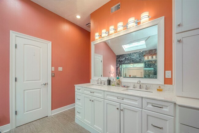 Building Photo - 5439 Fern Park Dr