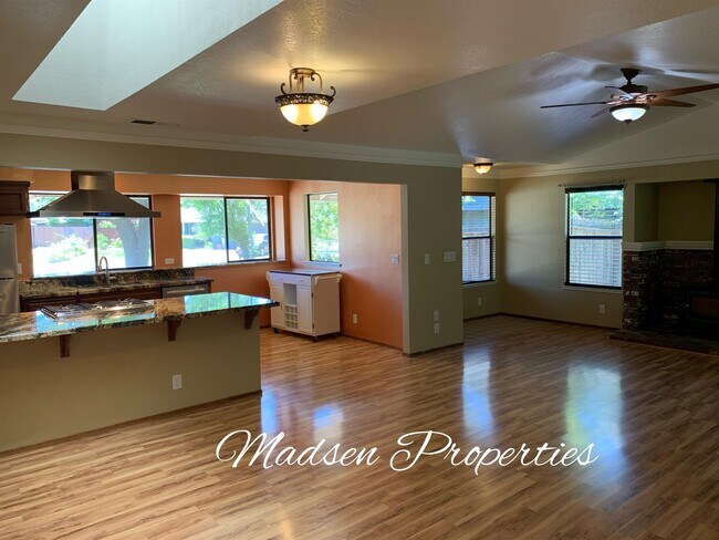 Building Photo - 9 Glenoak Ct