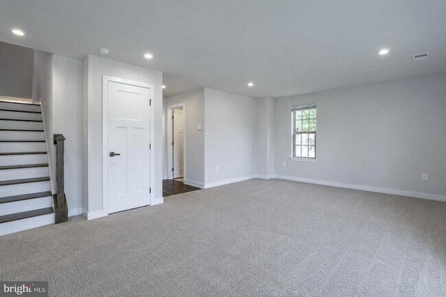 Building Photo - 8032 Spring Arbor Dr