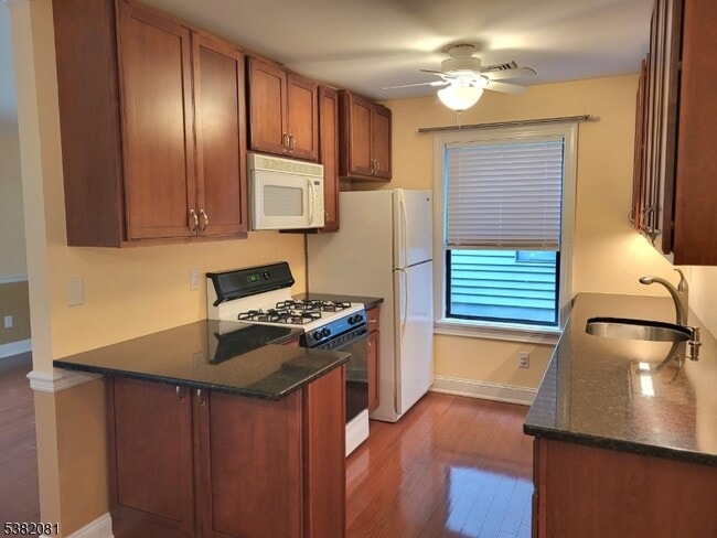 Building Photo - 1211 Spruce Hills Dr