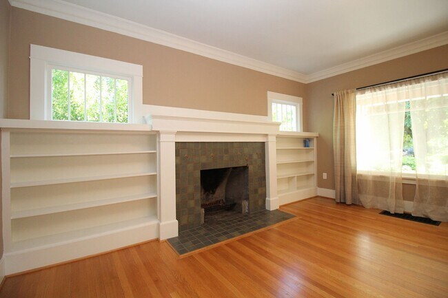 Building Photo - Beautifully Updated 5 Bedroom/3.5 Bath Irvington Craftsman Bungalow!