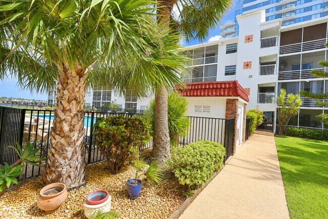 Building Photo - 4500 N Flagler Dr