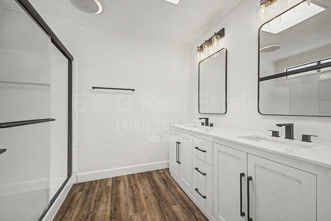 Building Photo - 4208 W Villa Maria Dr