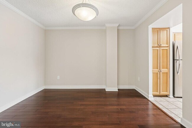 Building Photo - 4500 S Four Mile Run Dr