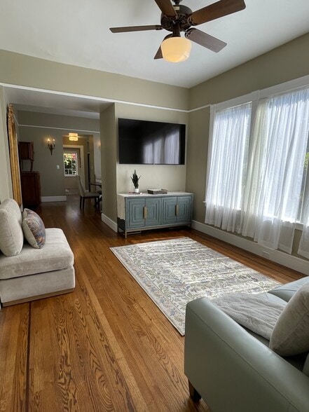 Living Room (alternative view) - 209 19th St