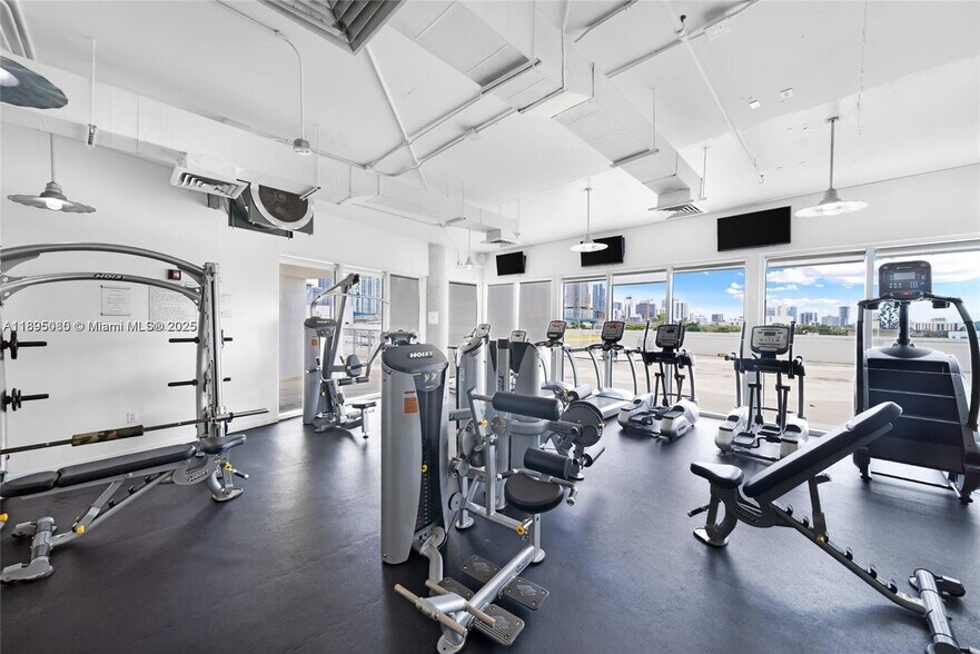 Building Photo - 10 SW South River Dr